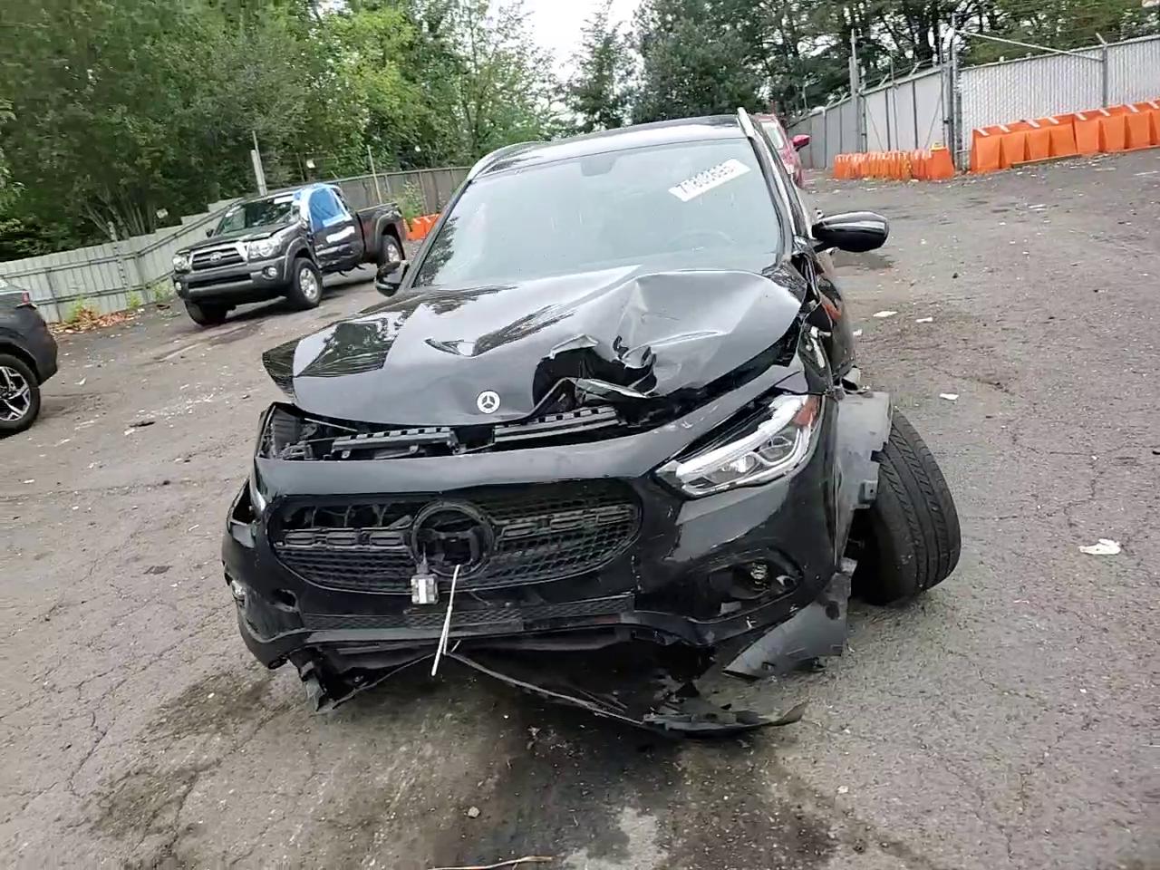 Фото: W1N4N4HB3PJ437973