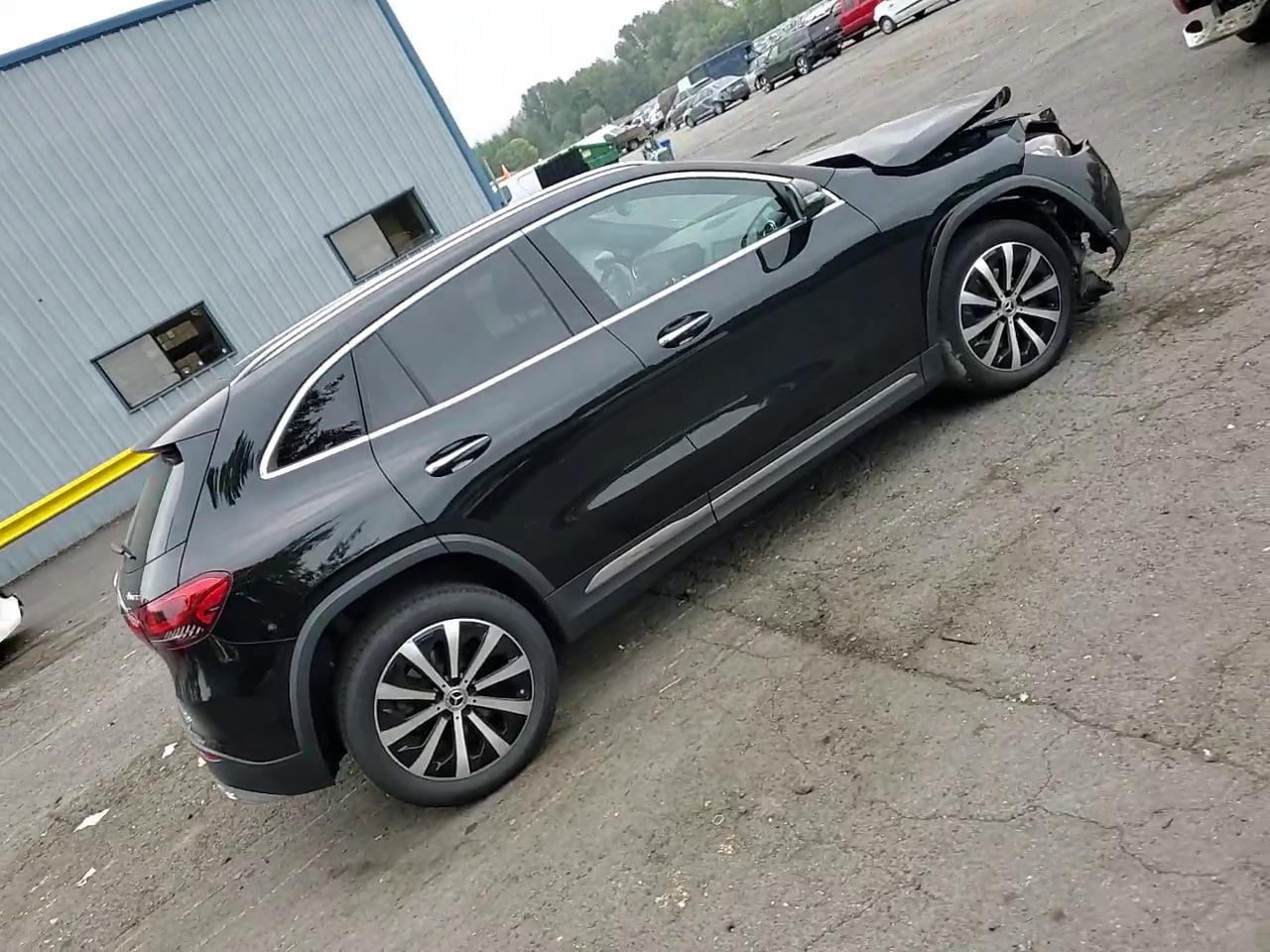 Фото: W1N4N4HB3PJ437973