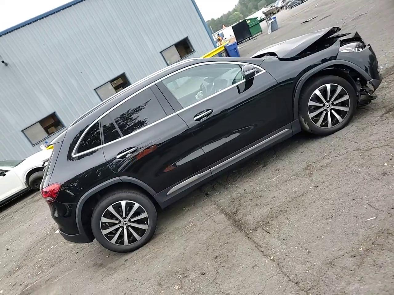 Фото: W1N4N4HB3PJ437973