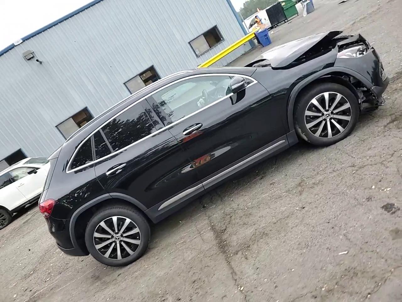 Фото: W1N4N4HB3PJ437973