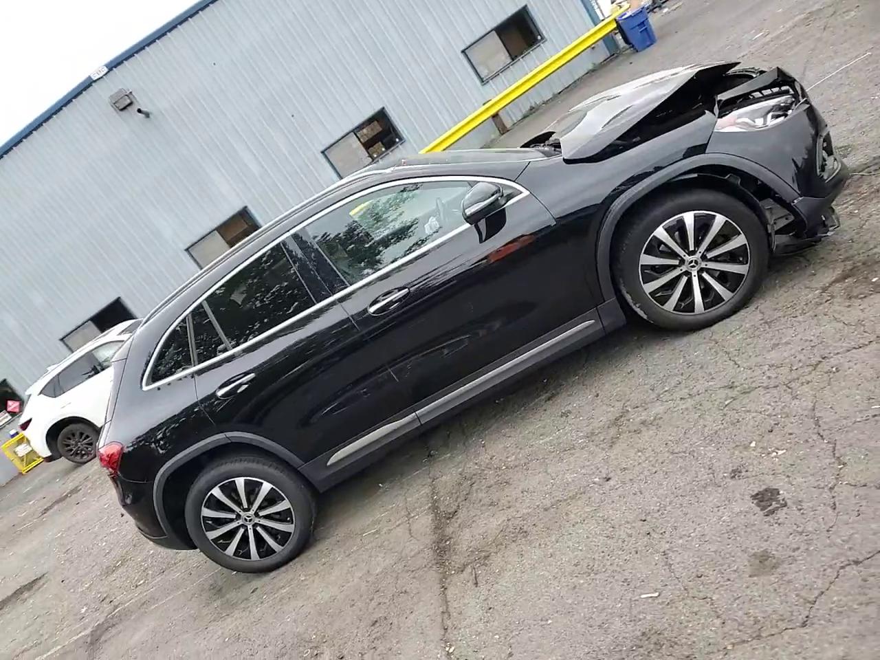 Фото: W1N4N4HB3PJ437973