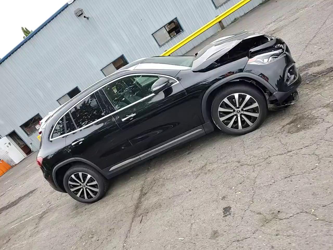 Фото: W1N4N4HB3PJ437973