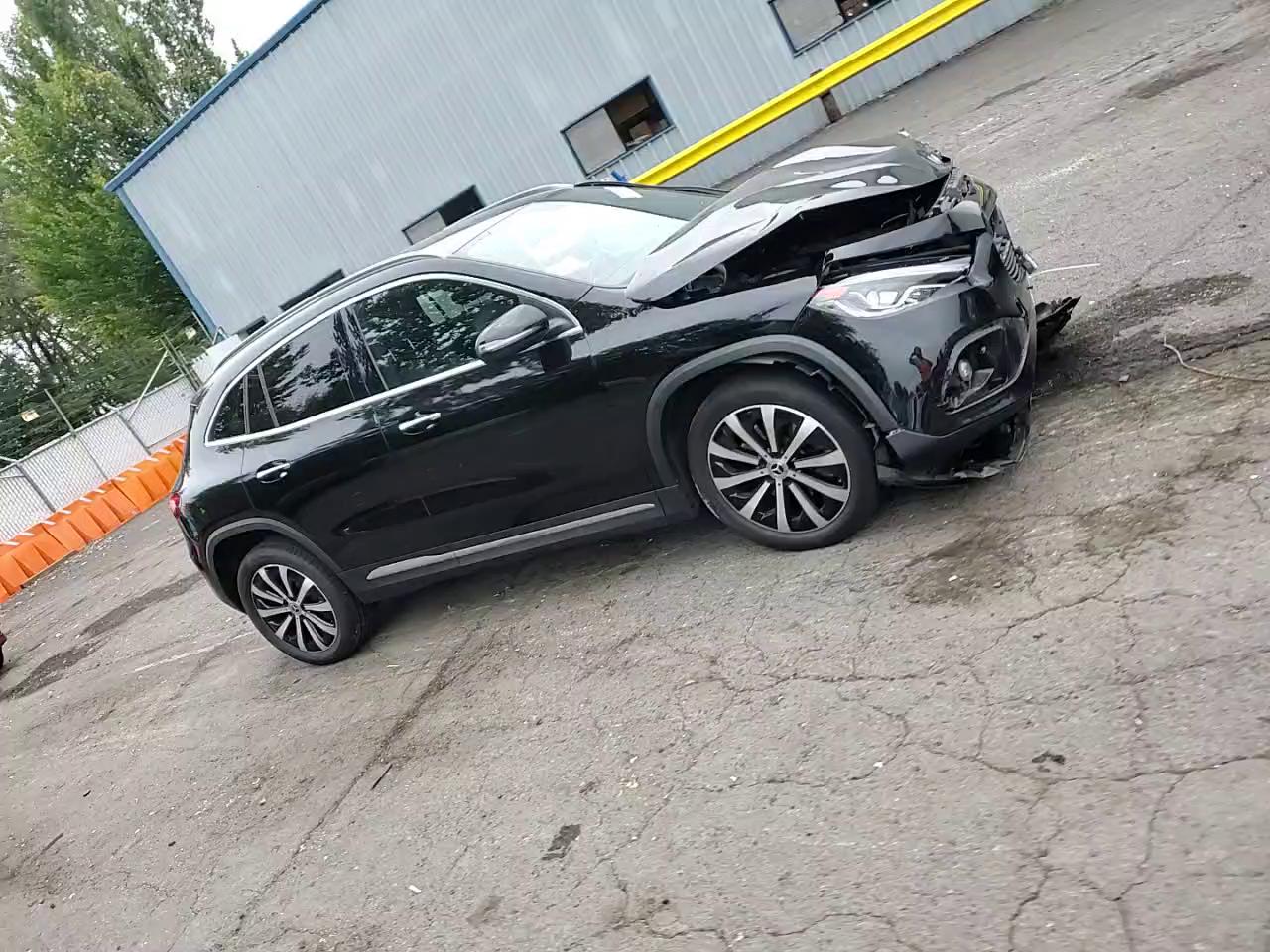 Фото: W1N4N4HB3PJ437973