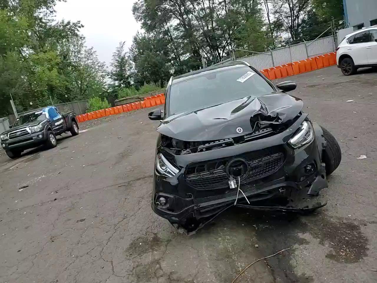 Фото: W1N4N4HB3PJ437973