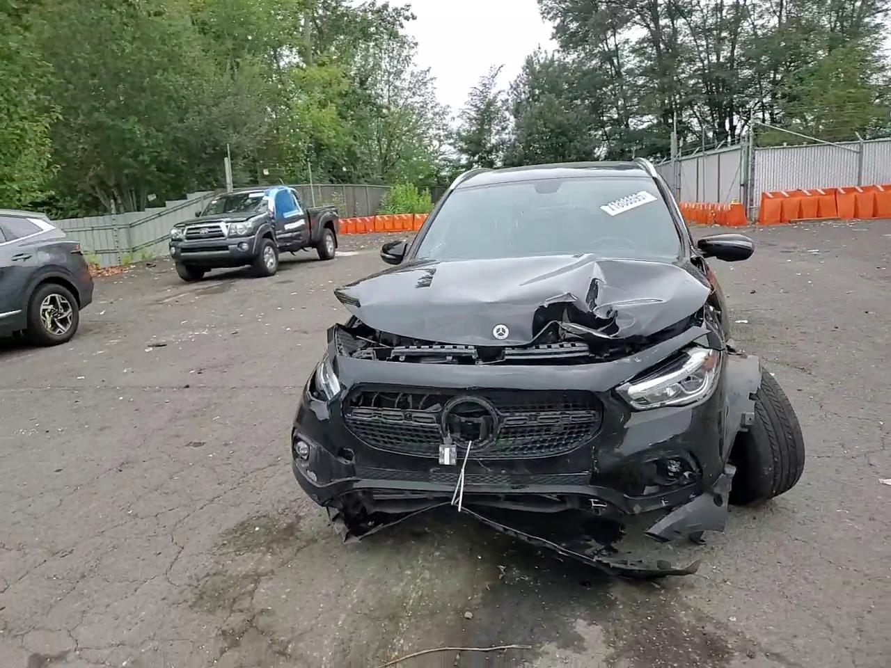 Фото: W1N4N4HB3PJ437973