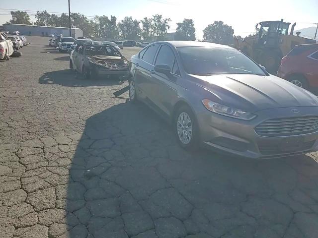 2013 Ford Fusion S VIN: 3FA6P0G71DR205220 Lot: 81844835