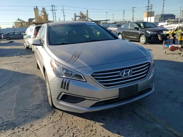 2017 Hyundai Sonata Se VIN: 5NPE24AF7HH551955 Lot: 70963225