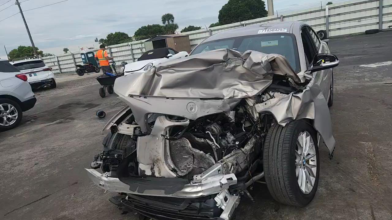 Фото: WBA1F9C54GV544204