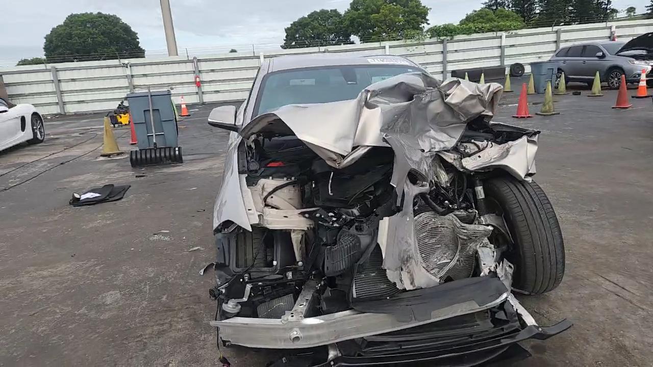 Фото: WBA1F9C54GV544204