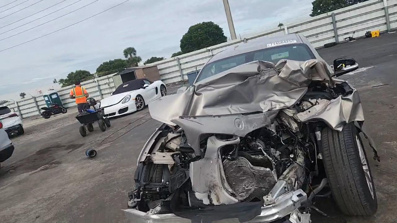 Фото: WBA1F9C54GV544204