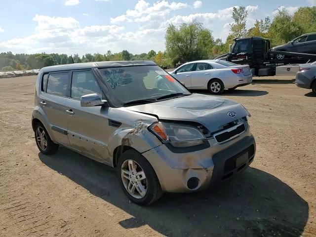 2011 Kia Soul + VIN: KNDJT2A20B7237945 Lot: 81325075
