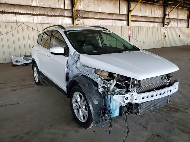 1FMCU0GD3JUD60136 2018 Ford Escape Se