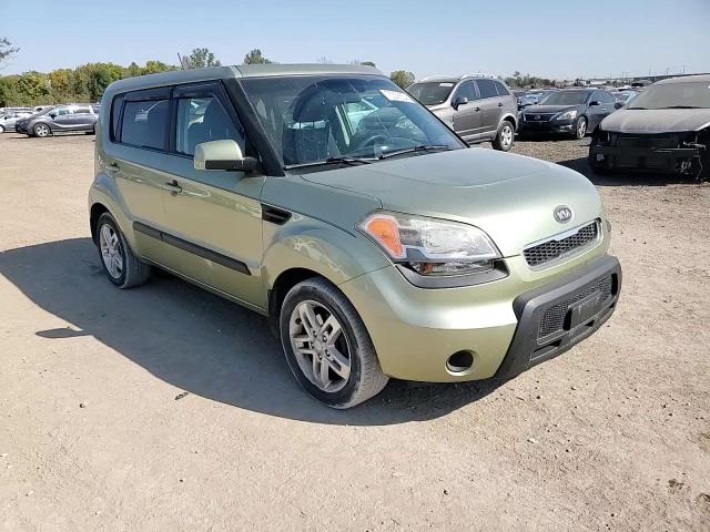 2011 Kia Soul + VIN: KNDJT2A20B7298146 Lot: 75328554