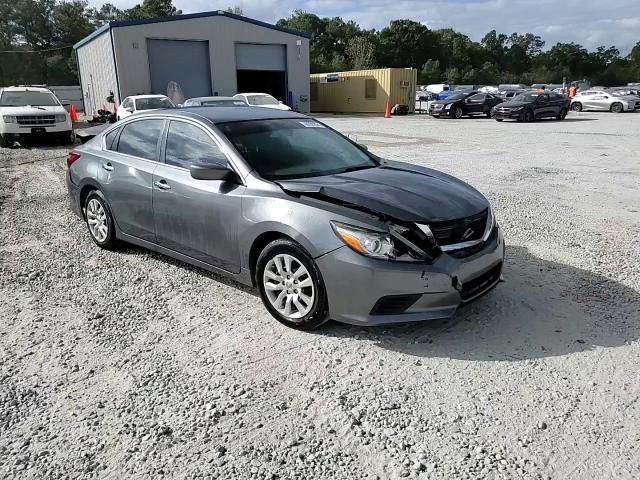 2018 Nissan Altima - Image 13
