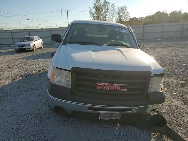 2011 GMC Sierra - Image 11