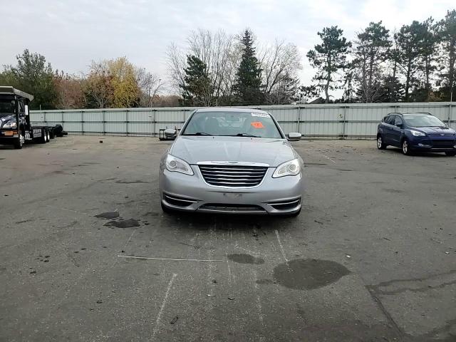 2013 Chrysler 200 - Image 11