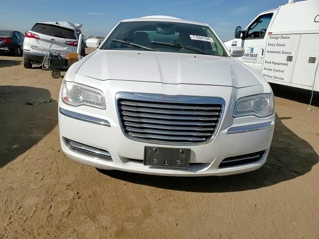 2013 Chrysler 300 - Image 10