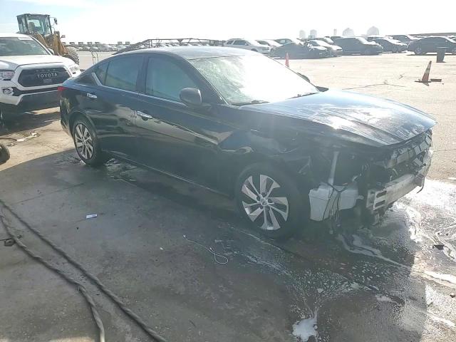 2020 Nissan Altima - Image 14
