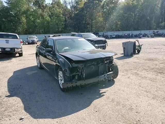 2C3CCAAG9KH679226 2019 Chrysler 300 Touring