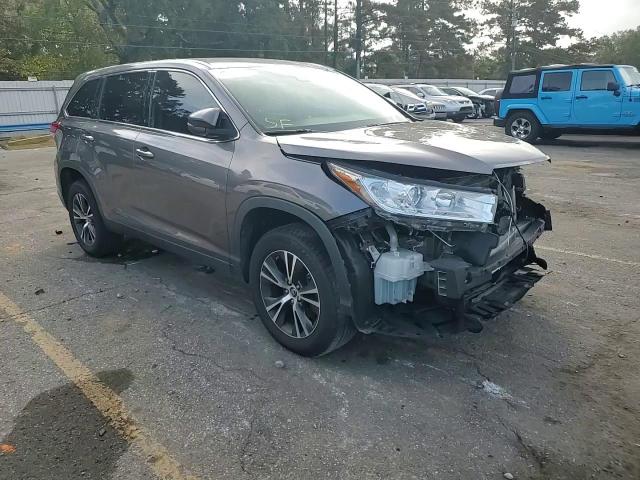 2019 Toyota Highlander - Image 12