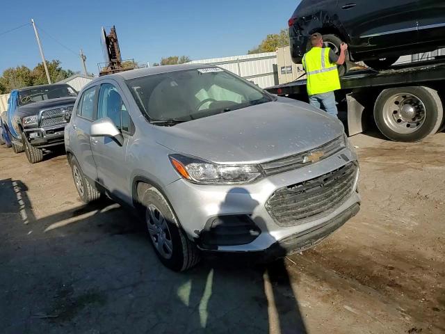 2017 Chevrolet Trax Ls VIN: KL7CJKSB5HB102847 Lot: 76411194