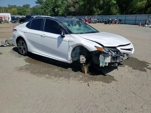 2018 Toyota Camry L VIN: 4T1B11HK4JU072116 Lot: 74133684