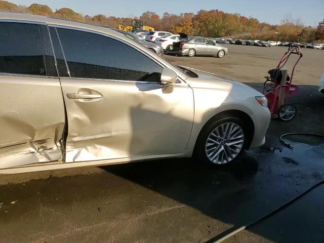 2013 Lexus ES - Image 13