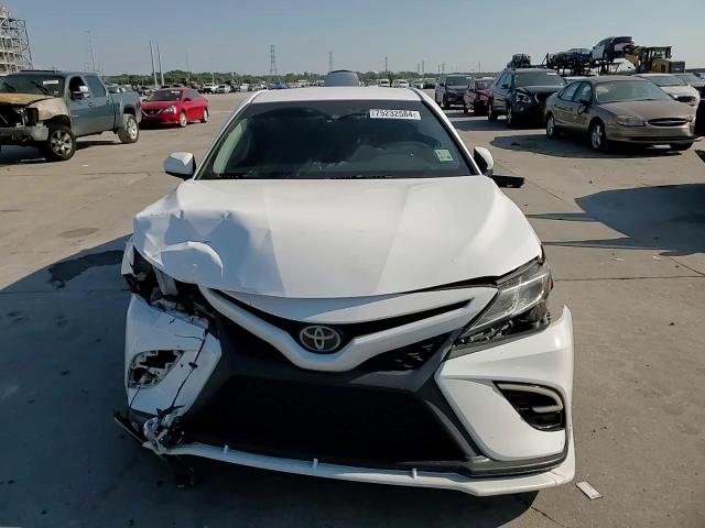 2018 Toyota Camry L VIN: 4T1B11HK0JU627563 Lot: 75232584