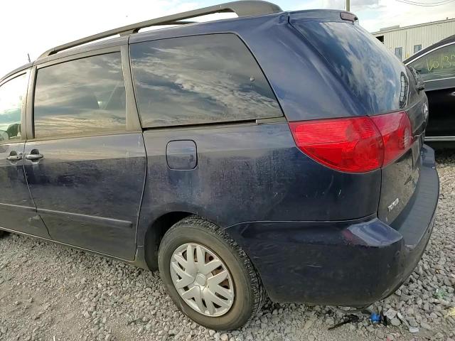 2007 Toyota Sienna - Image 11