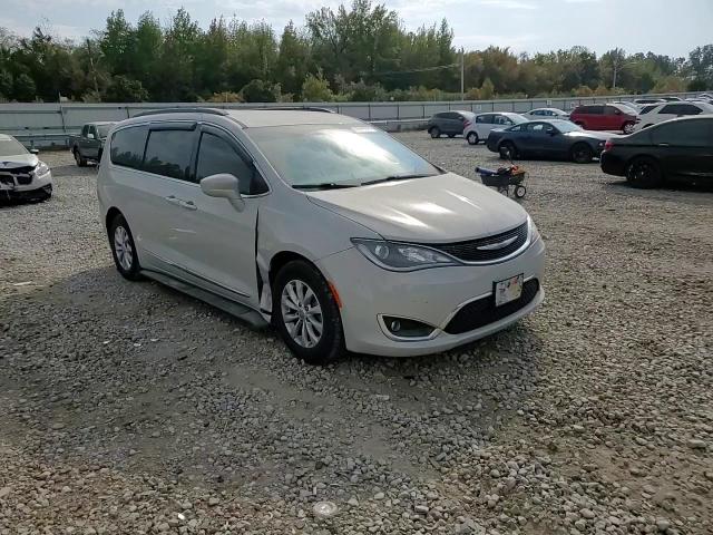 2017 Chrysler Pacifica Touring L VIN: 2C4RC1BG8HR616352 Lot: 77963234