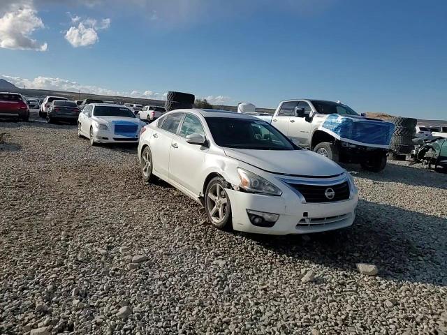 2013 Nissan Altima - Image 13