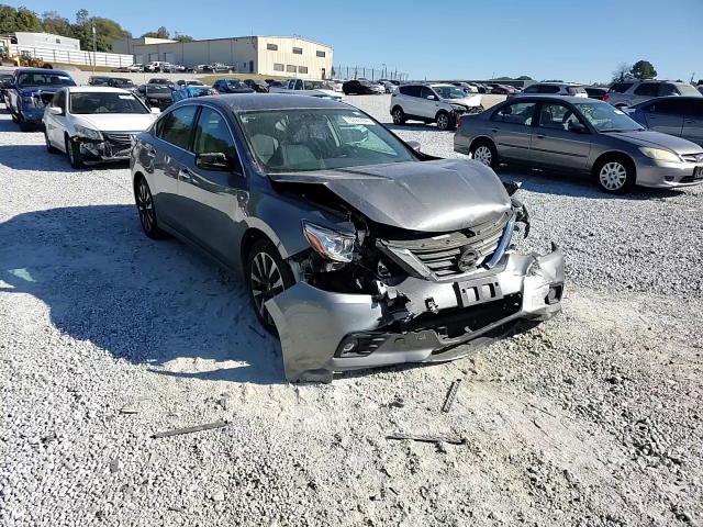 2017 Nissan Altima - Image 11
