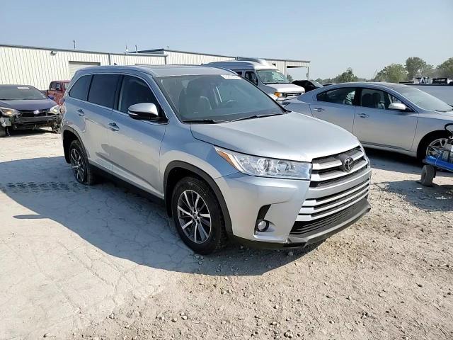 5TDJZRFH5KS568997 2019 Toyota Highlander Se