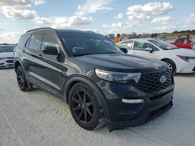 2022 Ford Explorer - Image 12