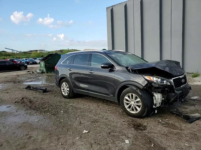 2017 Kia Sorento - Image 12