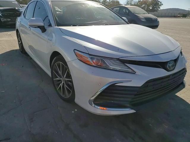 2021 Toyota Camry - Image 11