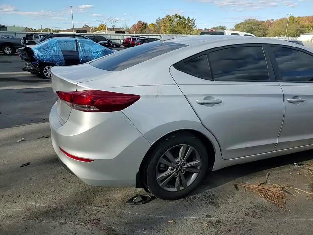 2018 Hyundai Elantra - Image 10