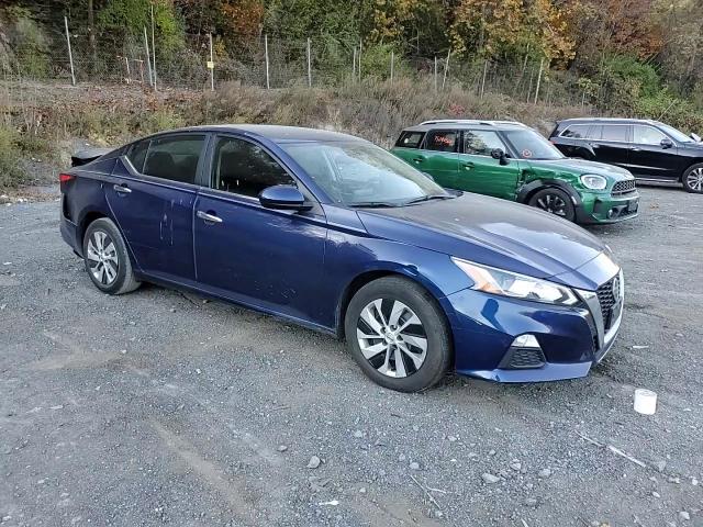 2019 Nissan Altima - Image 10