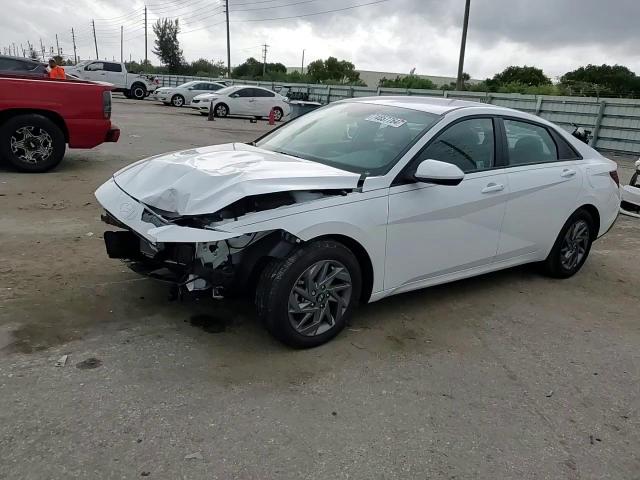 2024 Hyundai Elantra - Image 11