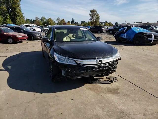 JHMCR6F70HC028108 2017 Honda Accord Touring Hybrid