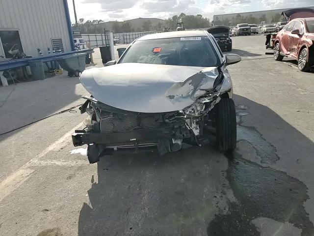 2015 Toyota Camry - Image 13