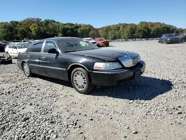 2003 Lincoln Town Car Signature VIN: 1LNHM82W13Y703695 Lot: 74531394