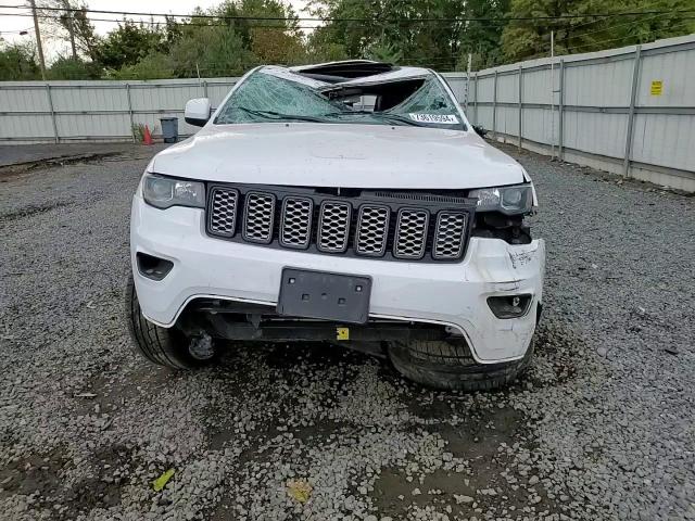 1C4RJEAGXJC358932 2018 Jeep Grand Cherokee Laredo