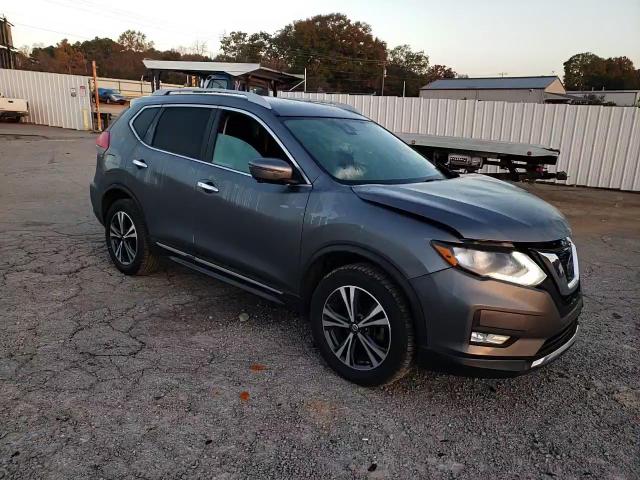 2018 Nissan Rogue - Image 11