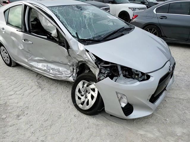2016 Toyota Prius - Image 10