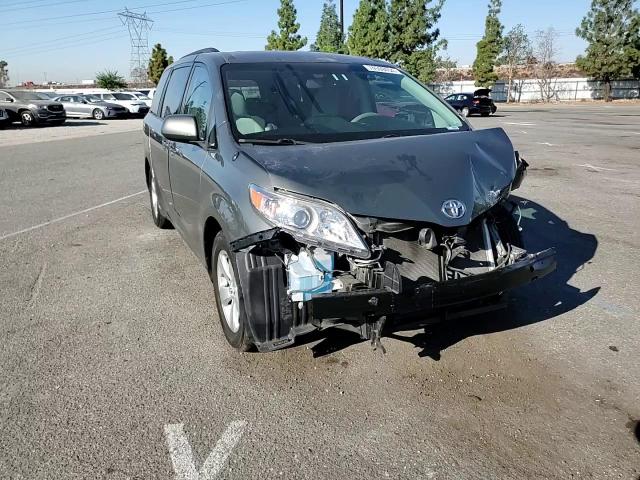 2011 Toyota Sienna - Image 10