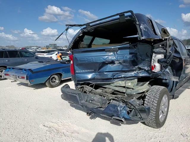 2019 Chevrolet Silverado - Image 11