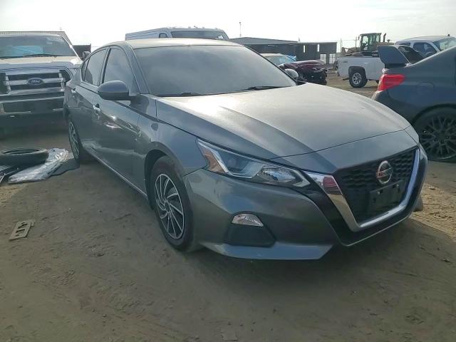 2021 Nissan Altima - Image 10