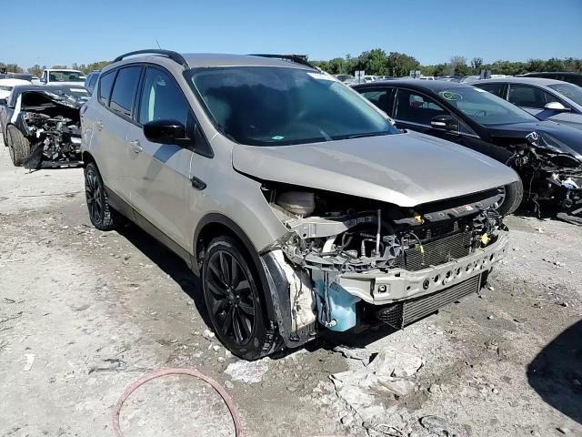 1FMCU9G98HUE25928 2017 Ford Escape Se