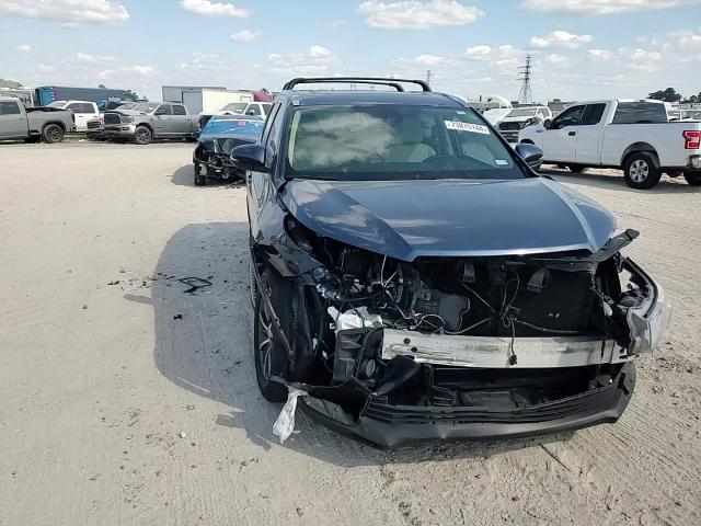 5TDKZRFH2KS292654 2019 Toyota Highlander Se